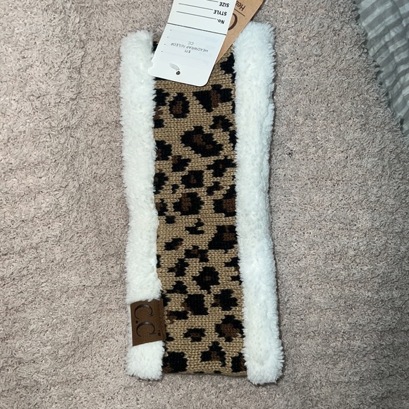 Ivory Sherpa lined, leopard print headband - Picture 5 of 5
